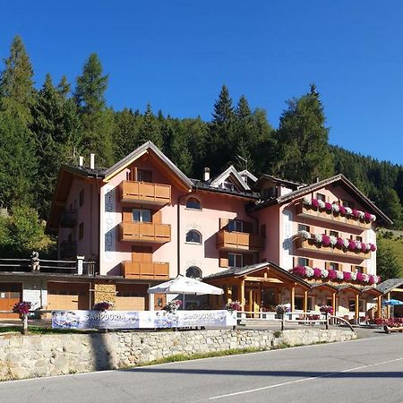 Hotel La Roccia Пассо-дель-Тонале Экстерьер фото