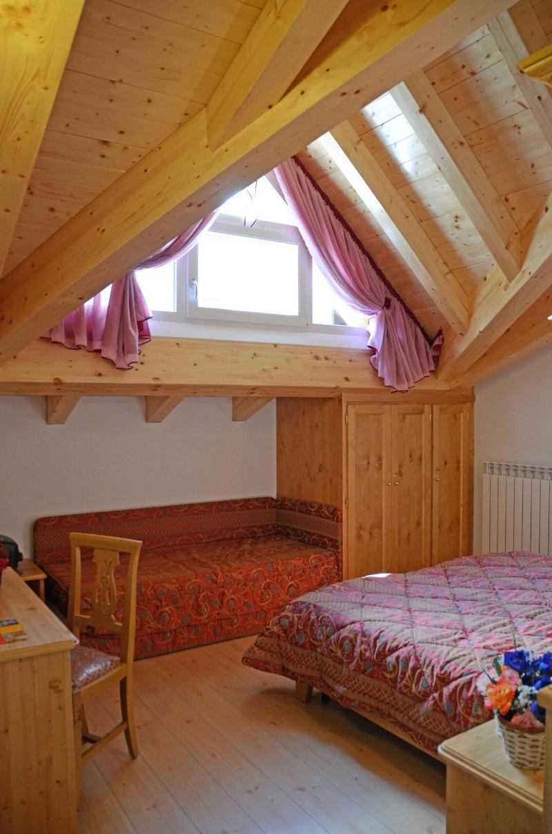 Hotel La Roccia Пассо-дель-Тонале Экстерьер фото