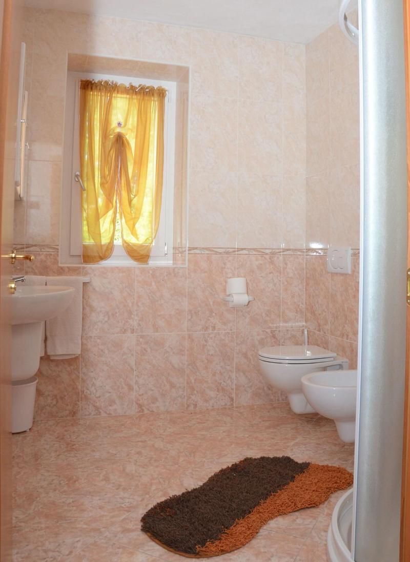 Hotel La Roccia Пассо-дель-Тонале Экстерьер фото