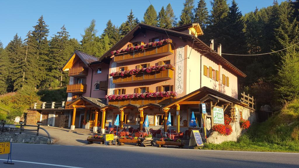 Hotel La Roccia Пассо-дель-Тонале Экстерьер фото