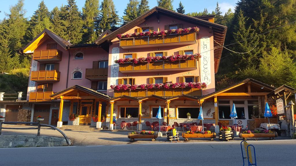 Hotel La Roccia Пассо-дель-Тонале Экстерьер фото