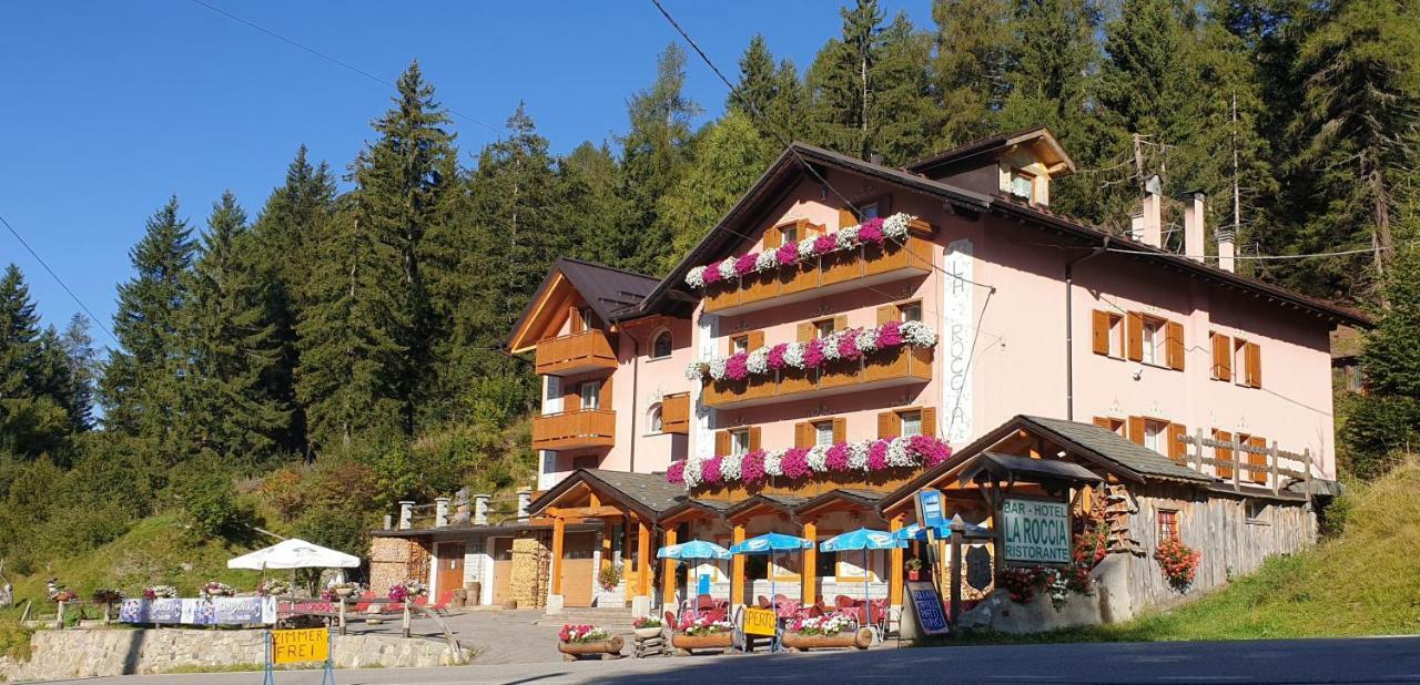 Hotel La Roccia Пассо-дель-Тонале Экстерьер фото